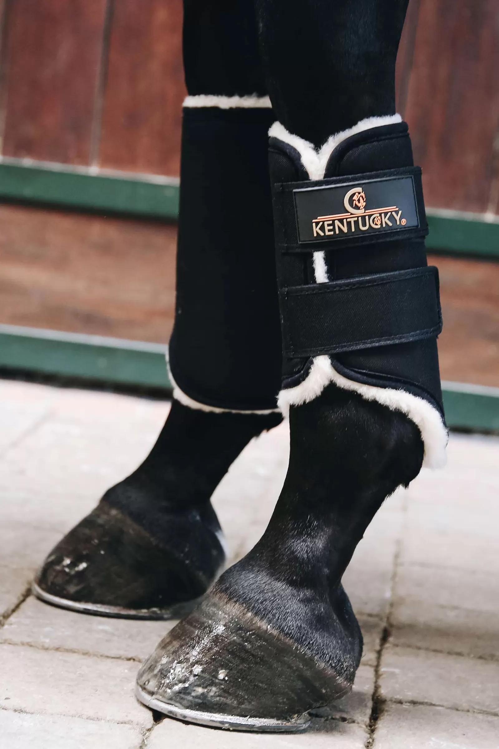 kentucky Horsewear Solimbra Turnout Takajalan Suojat Black Shop